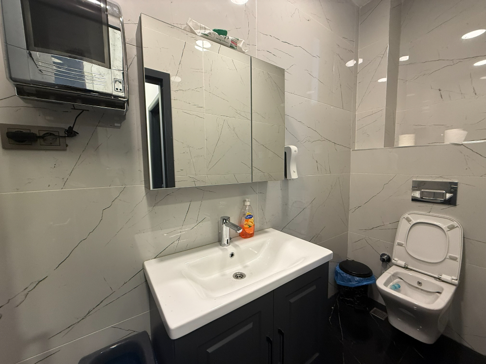 Bostancı Satılık Dükkan 600m2 Ana Caddeye 18mt Cepheli Mağza