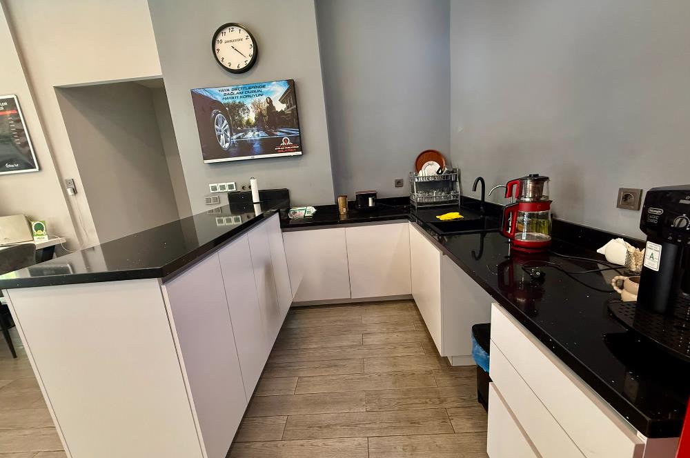 Bostancı Satılık Dükkan 600m2 Ana Caddeye 18mt Cepheli Mağza