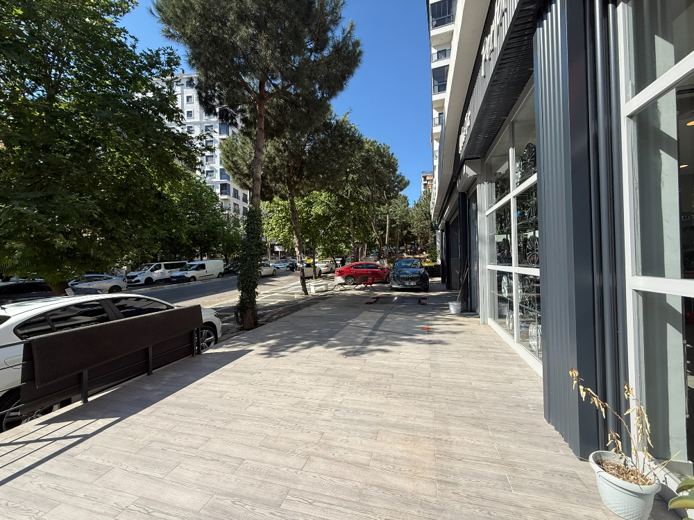Bostancı Satılık Dükkan 600m2 Ana Caddeye 18mt Cepheli Mağza
