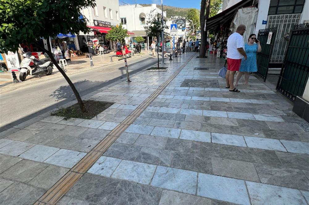 Bodrum Atatürk Caddesi'nde Kiralık 55 m² Dükkan