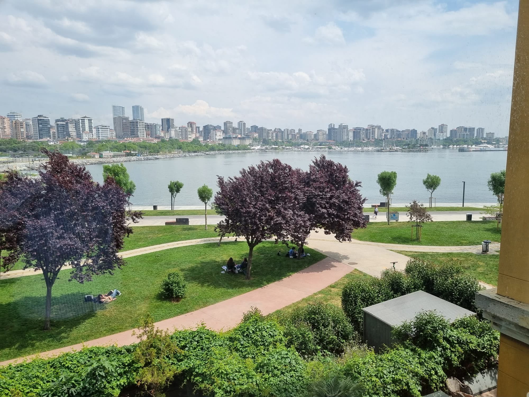 MODA’DA MUHTEŞEM DENIZ VE PARK MANZARALI SATILIK DAİRE