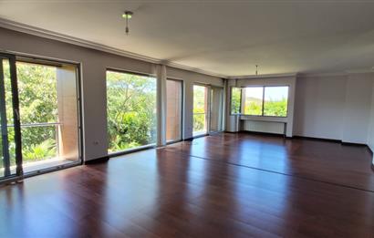 Rumelifeneri'nde Prestijli Sitede 5+2 Tripleks Villa