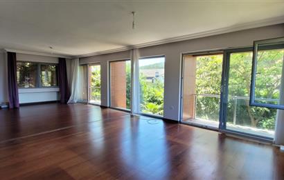 Rumelifeneri'nde Prestijli Sitede 5+2 Tripleks Villa