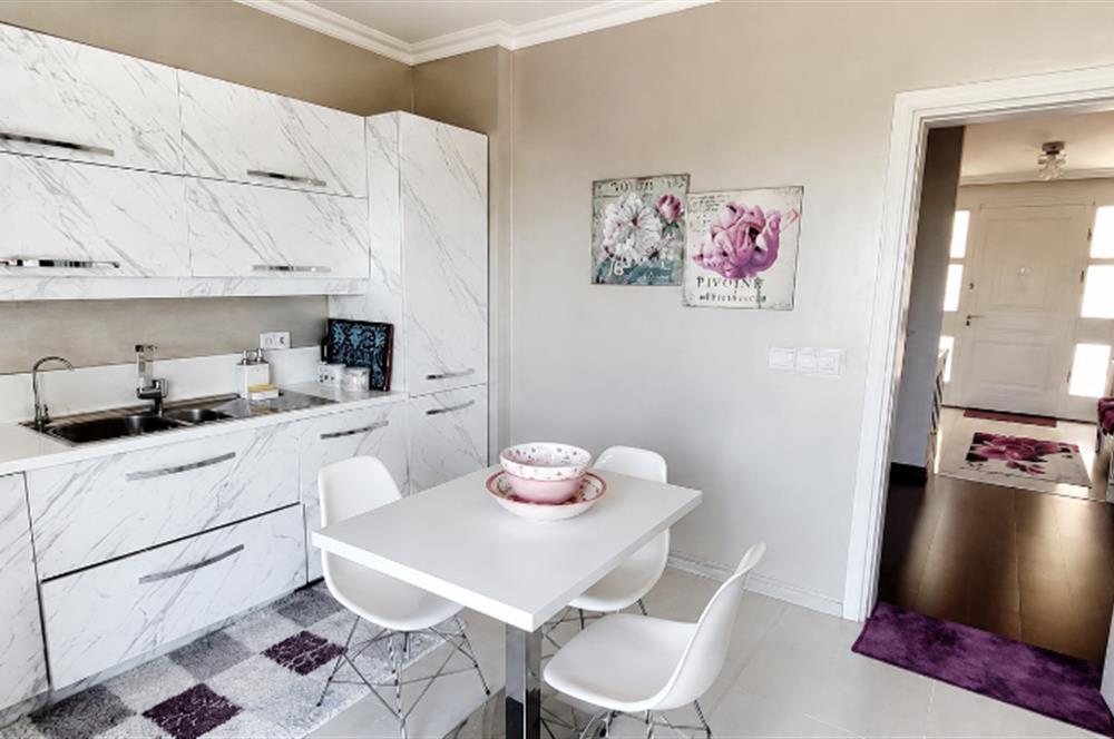 Rumelifeneri'nde Prestijli Sitede 5+2 Tripleks Villa