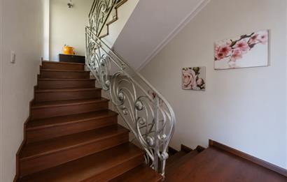 Rumelifeneri'nde Prestijli Sitede 5+2 Tripleks Villa