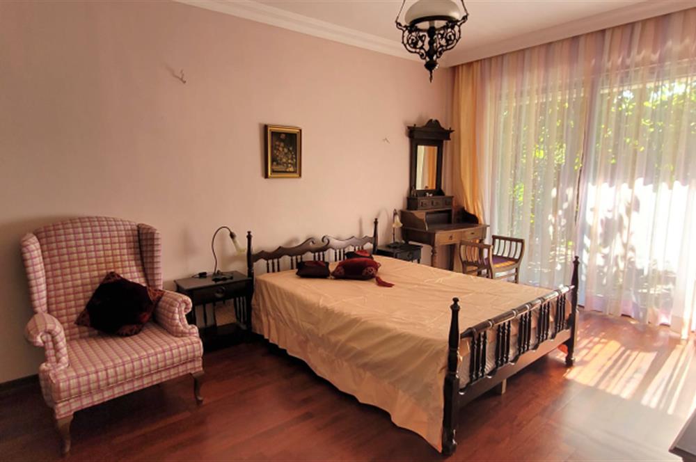Rumelifeneri'nde Prestijli Sitede 5+2 Tripleks Villa