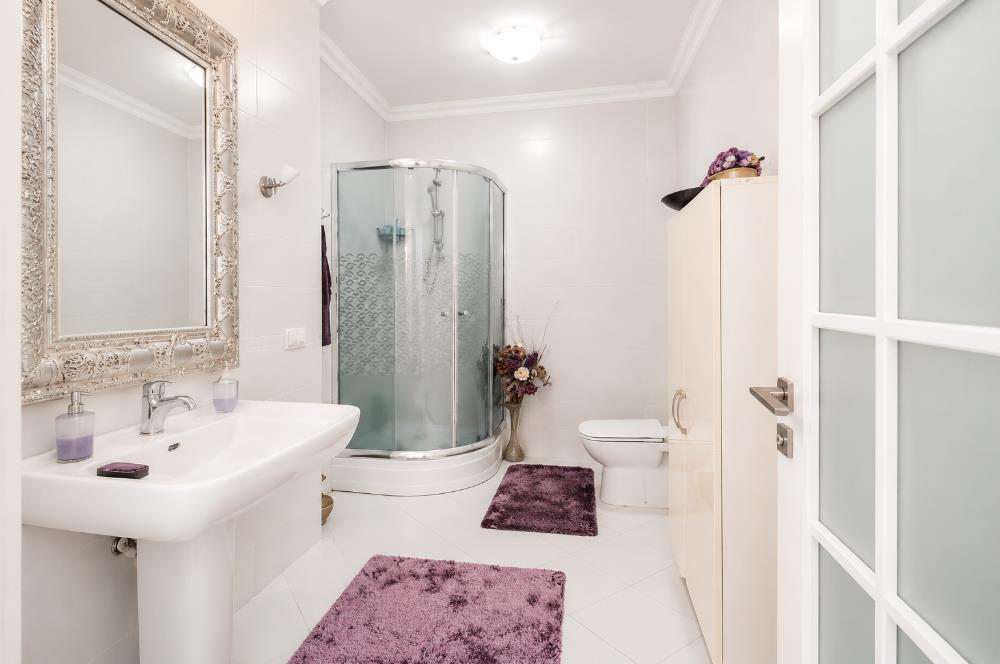 Rumelifeneri'nde Prestijli Sitede 5+2 Tripleks Villa