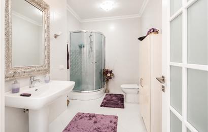 Rumelifeneri'nde Prestijli Sitede 5+2 Tripleks Villa
