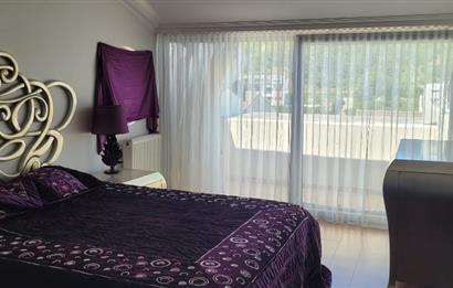 Rumelifeneri'nde Prestijli Sitede 5+2 Tripleks Villa