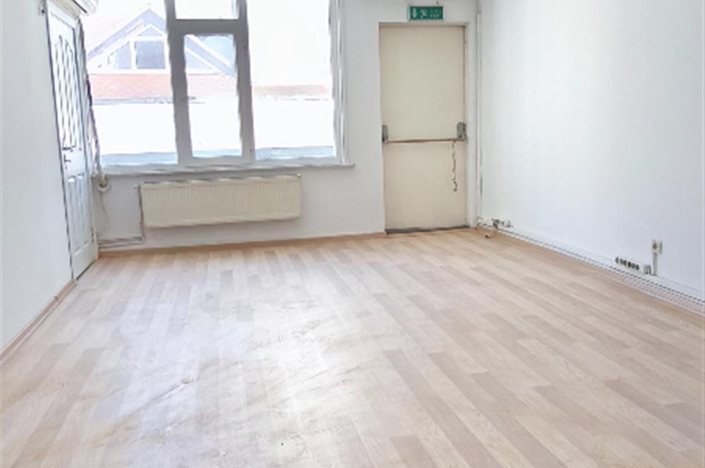 İçerenköy Sanayi Girişinde 3+1 Kiralık Ofis 
