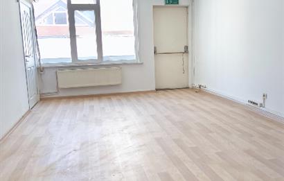 İçerenköy Sanayi Girişinde 3+1 Kiralık Ofis 