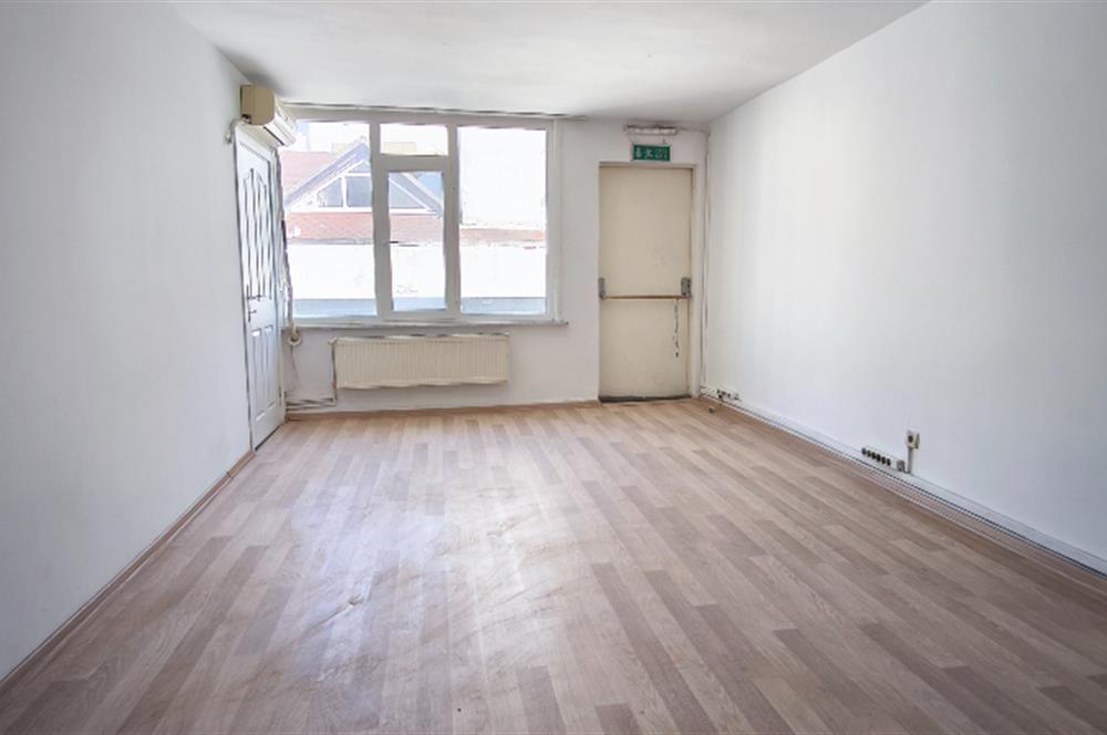 İçerenköy Sanayi Girişinde 3+1 Kiralık Ofis 