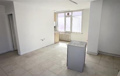 İçerenköy Sanayi Girişinde 3+1 Kiralık Ofis 
