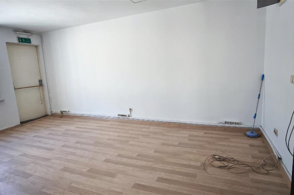 İçerenköy Sanayi Girişinde 3+1 Kiralık Ofis 