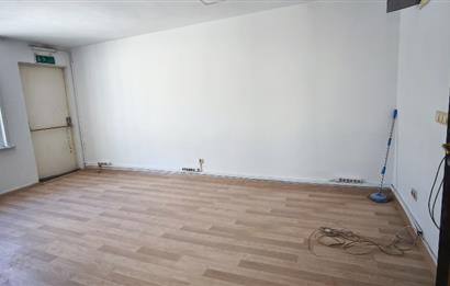 İçerenköy Sanayi Girişinde 3+1 Kiralık Ofis 