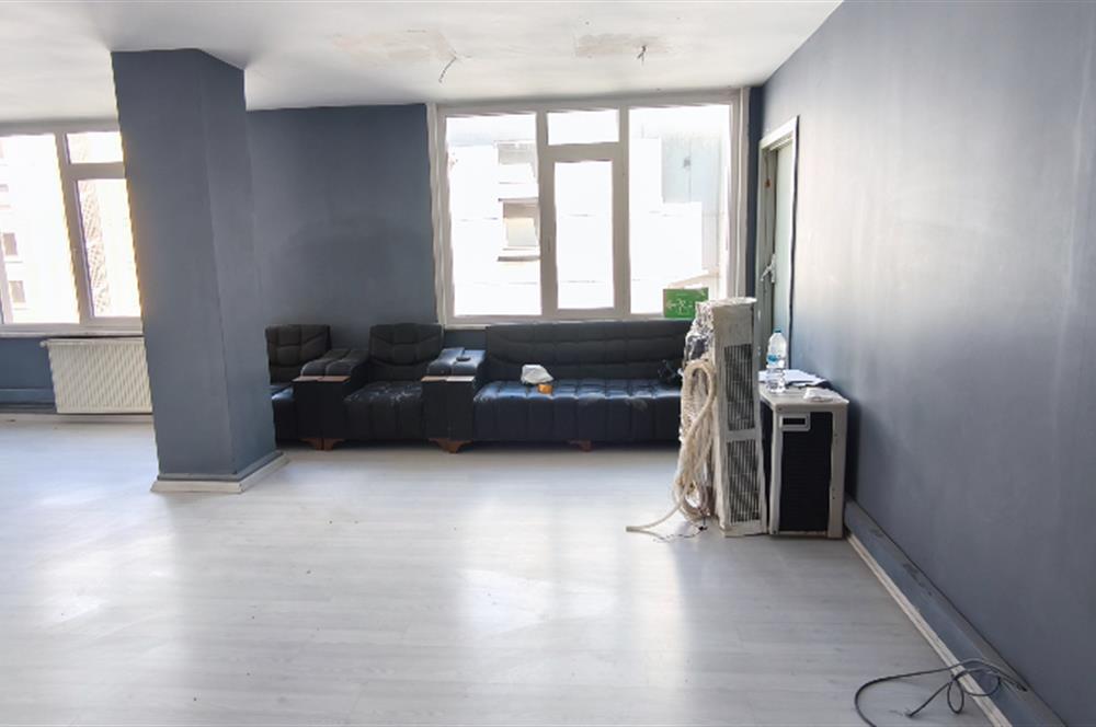 İçerenköy Sanayi Girişinde 3+1 Kiralık Ofis 