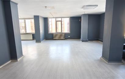 İçerenköy Sanayi Girişinde 3+1 Kiralık Ofis 