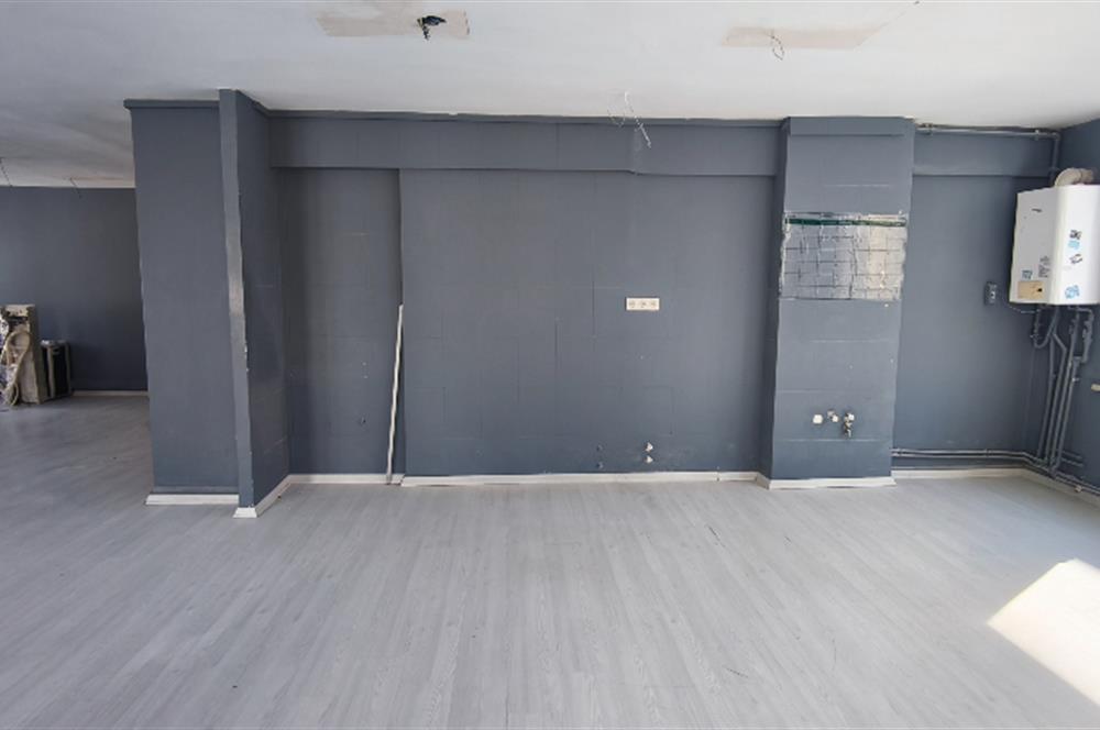 İçerenköy Sanayi Girişinde 3+1 Kiralık Ofis 