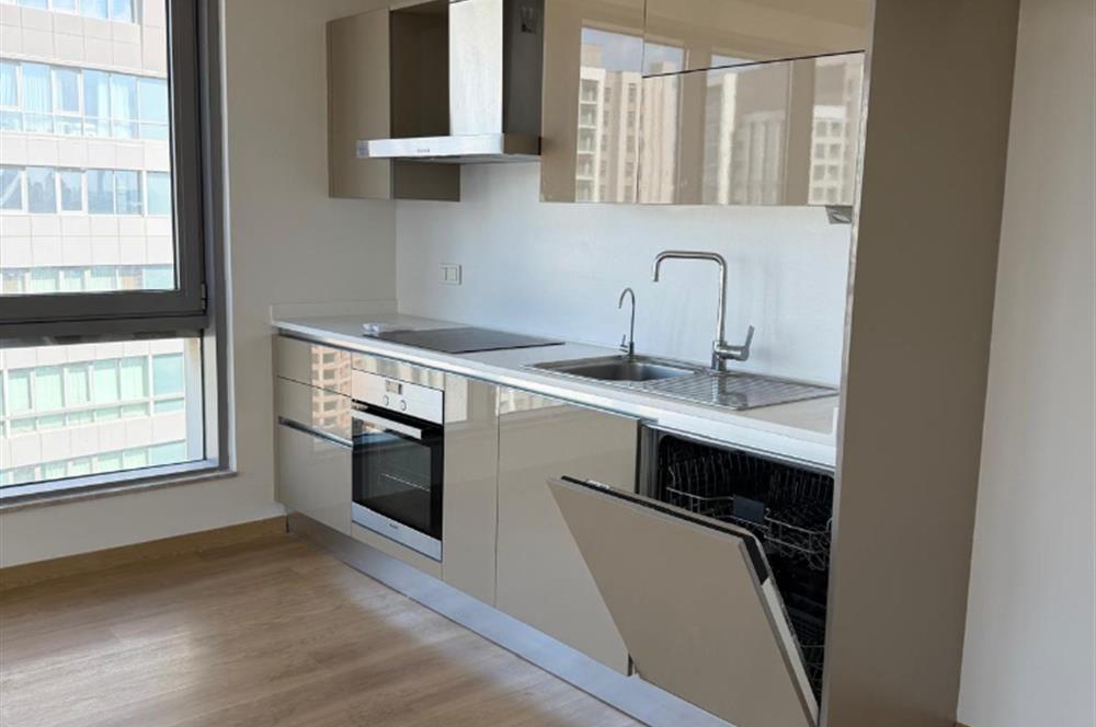 İstanbul 216'da Kiralık 2+1 Ebeveyn Banyolu Daire (75m²)