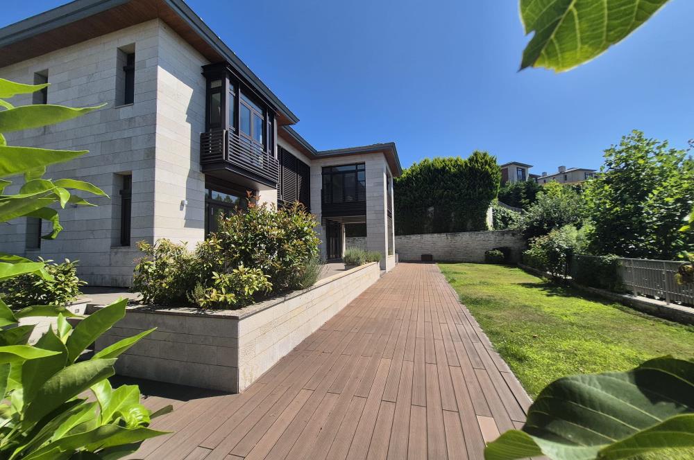 Ormanada'da Kapalı Otoparklı, Özel Havuzlu Ultra Lüks Villa