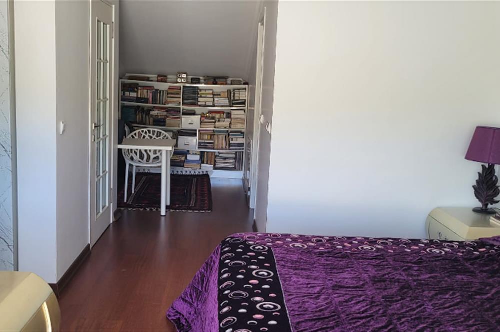 Rumelifeneri'nde Prestijli Sitede 5+2 Tripleks Villa