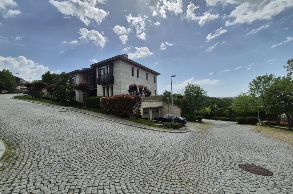 Ormanada'da Kapalı Otoparklı, Özel Havuzlu Ultra Lüks Villa