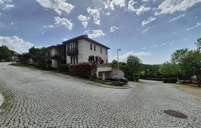 Ormanada'da Kapalı Otoparklı, Özel Havuzlu Ultra Lüks Villa