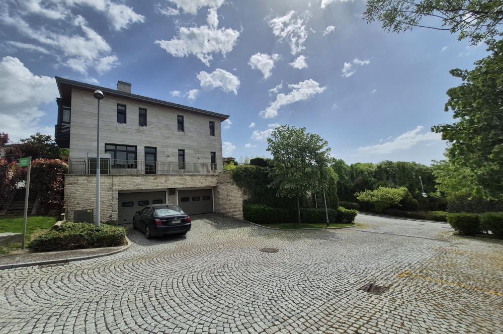 Ormanada'da Kapalı Otoparklı, Özel Havuzlu Ultra Lüks Villa