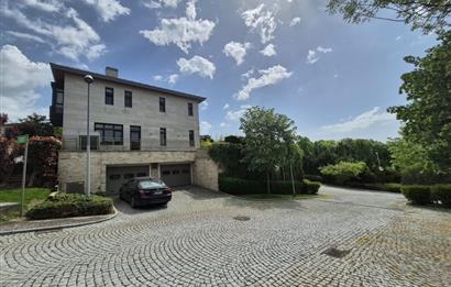 Ormanada'da Kapalı Otoparklı, Özel Havuzlu Ultra Lüks Villa