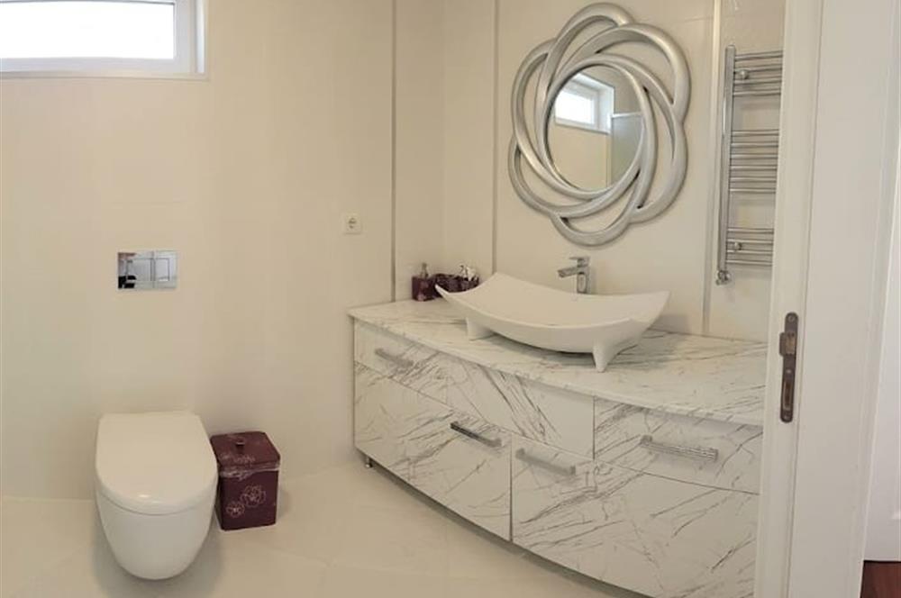 Rumelifeneri'nde Prestijli Sitede 5+2 Tripleks Villa