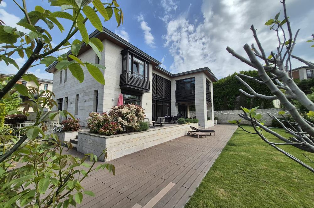 Ormanada'da Kapalı Otoparklı, Özel Havuzlu Ultra Lüks Villa