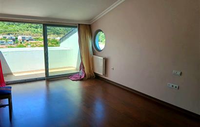 Rumelifeneri'nde Prestijli Sitede 5+2 Tripleks Villa