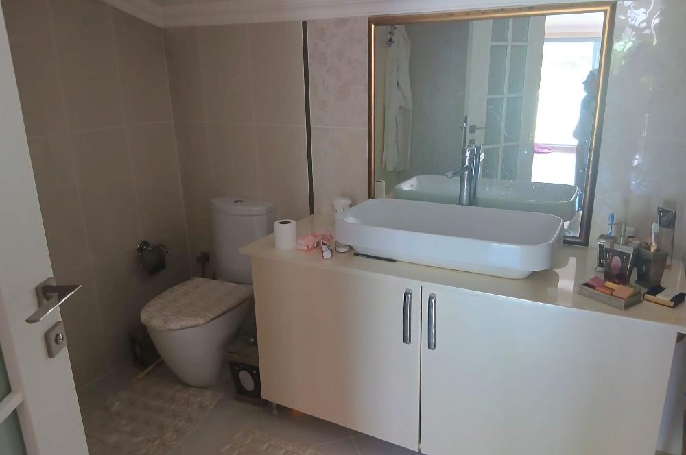 Rumelifeneri'nde Prestijli Sitede 5+2 Tripleks Villa