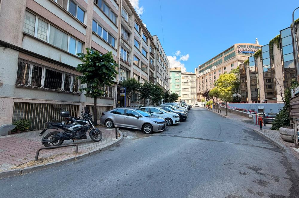 Şişli 19 Mayıs Mahallesi'nde Kiralık 4+1 Çatı Dubleksi