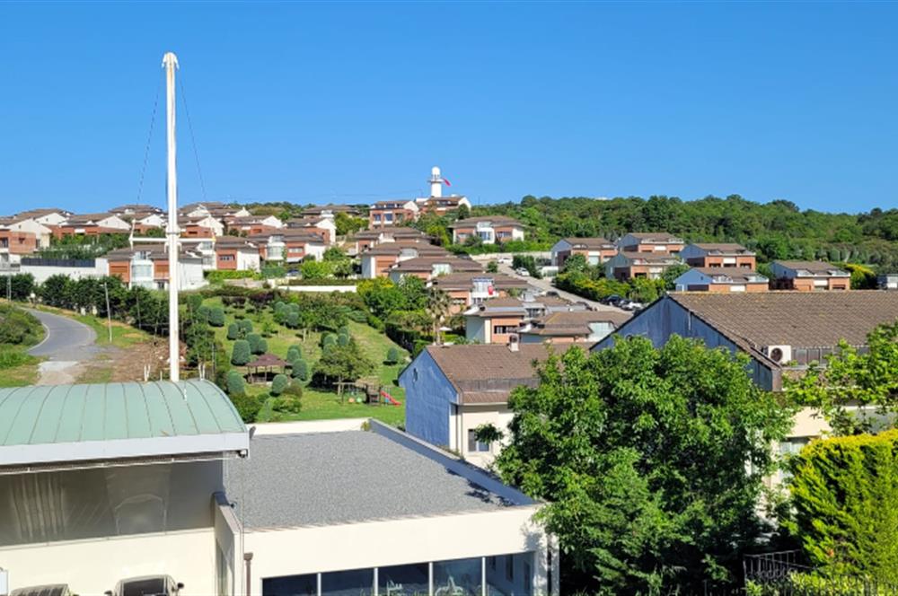 Rumelifeneri'nde Prestijli Sitede 5+2 Tripleks Villa