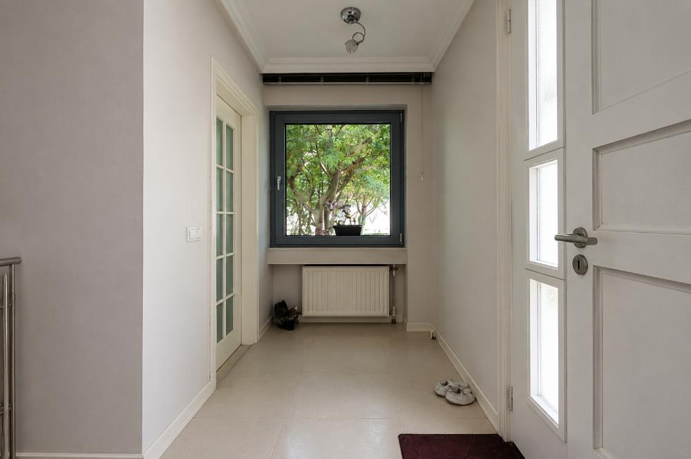 Rumelifeneri'nde Prestijli Sitede 5+2 Tripleks Villa