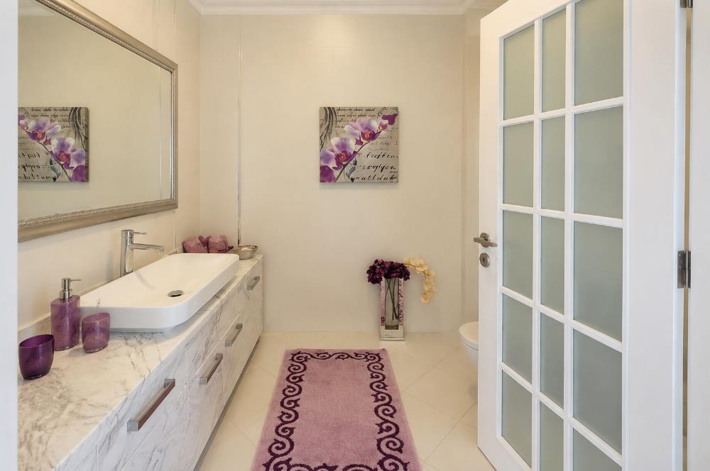 Rumelifeneri'nde Prestijli Sitede 5+2 Tripleks Villa