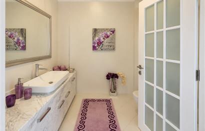 Rumelifeneri'nde Prestijli Sitede 5+2 Tripleks Villa