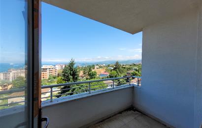 YALINCAKTA ÖZEL KONUMU VE EŞSİZ MANZARASIYLA 3+1 SATILIK DAİRE 