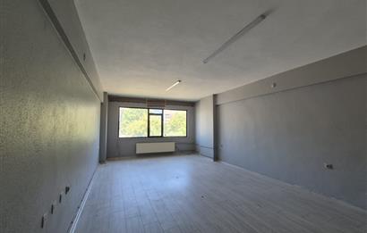 C21 Cius; Gemlik Batum İş Merkezi'nde Meydana Cepheli 24 m² Kiralık Ofis