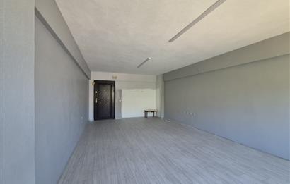 C21 Cius; Gemlik Batum İş Merkezi'nde Meydana Cepheli 24 m² Kiralık Ofis