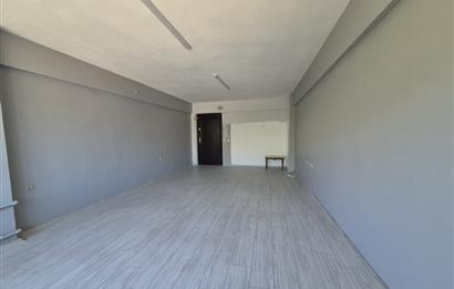 C21 Cius; Gemlik Batum İş Merkezi'nde Meydana Cepheli 24 m² Kiralık Ofis
