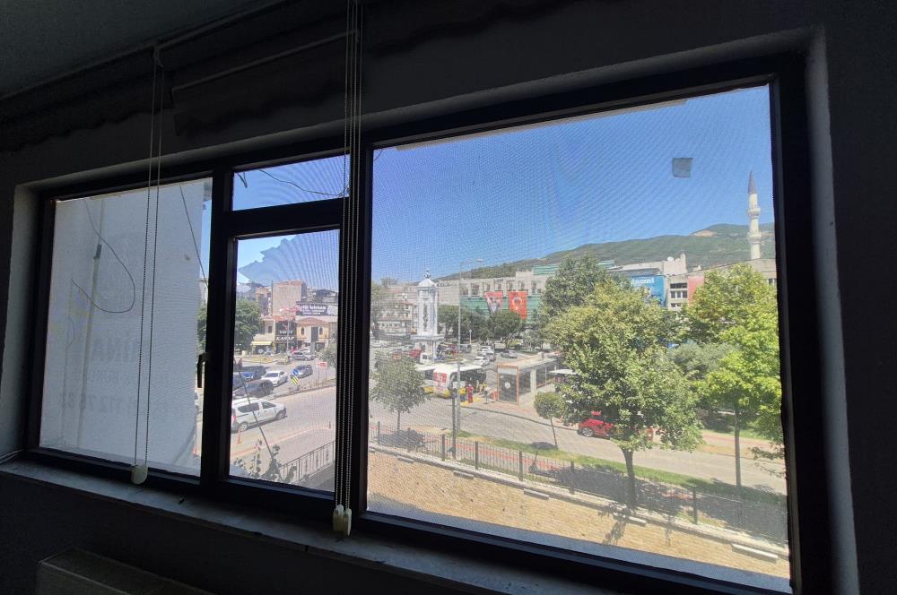 C21 Cius; Gemlik Batum İş Merkezi'nde Meydana Cepheli 24 m² Kiralık Ofis