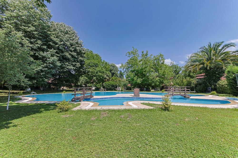 Sapanca Kırkpınar 6+1 425 net Site İçerisinde Lüks Villa