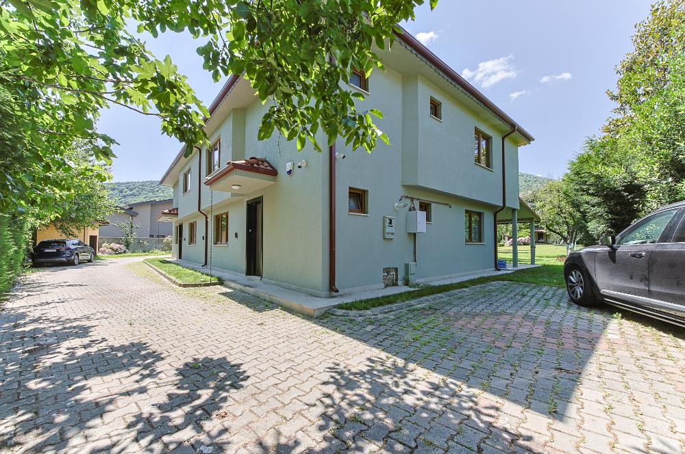 Sapanca Kırkpınar 6+1 425 net Site İçerisinde Lüks Villa