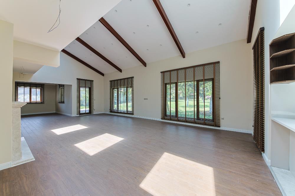 Sapanca Kırkpınar 6+1 425 net Site İçerisinde Lüks Villa