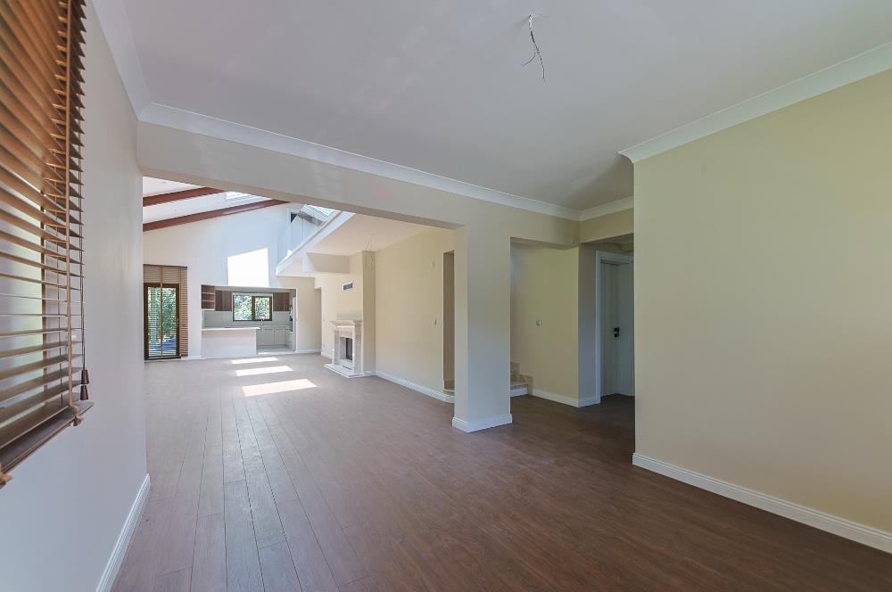 Sapanca Kırkpınar 6+1 425 net Site İçerisinde Lüks Villa
