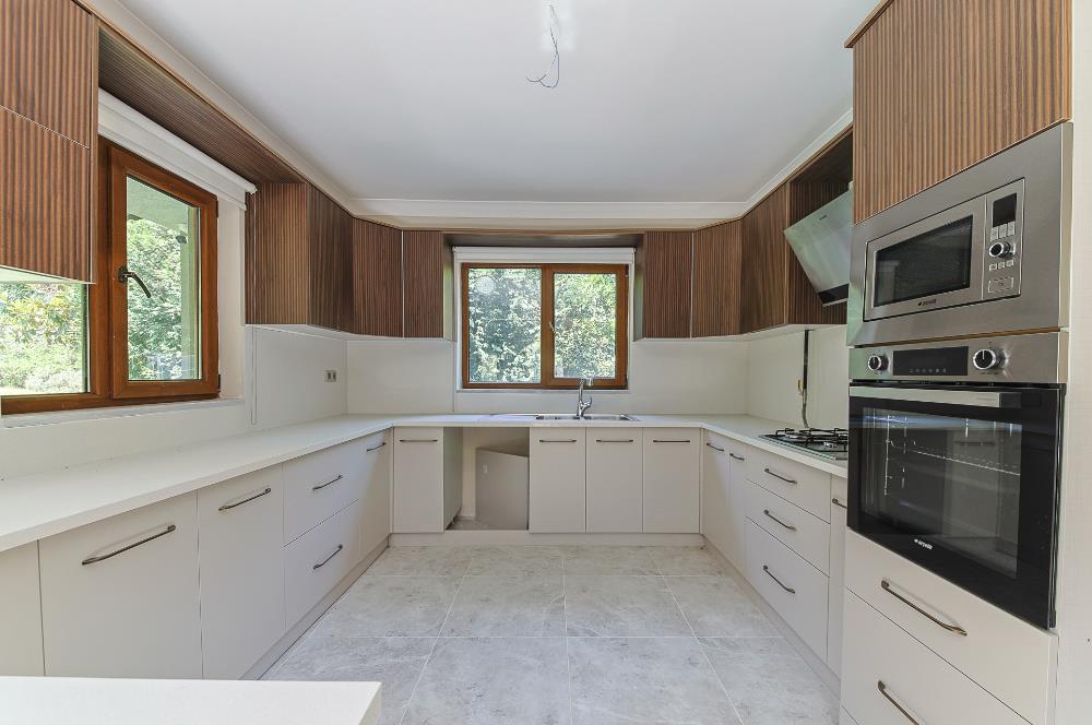 Sapanca Kırkpınar 6+1 425 net Site İçerisinde Lüks Villa