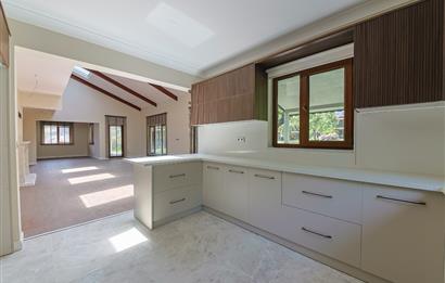 Sapanca Kırkpınar 6+1 425 net Site İçerisinde Lüks Villa