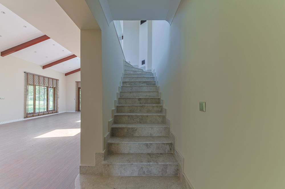 Sapanca Kırkpınar 6+1 425 net Site İçerisinde Lüks Villa